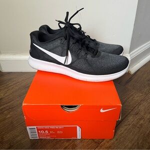 Nike Black and White Free Run 2017